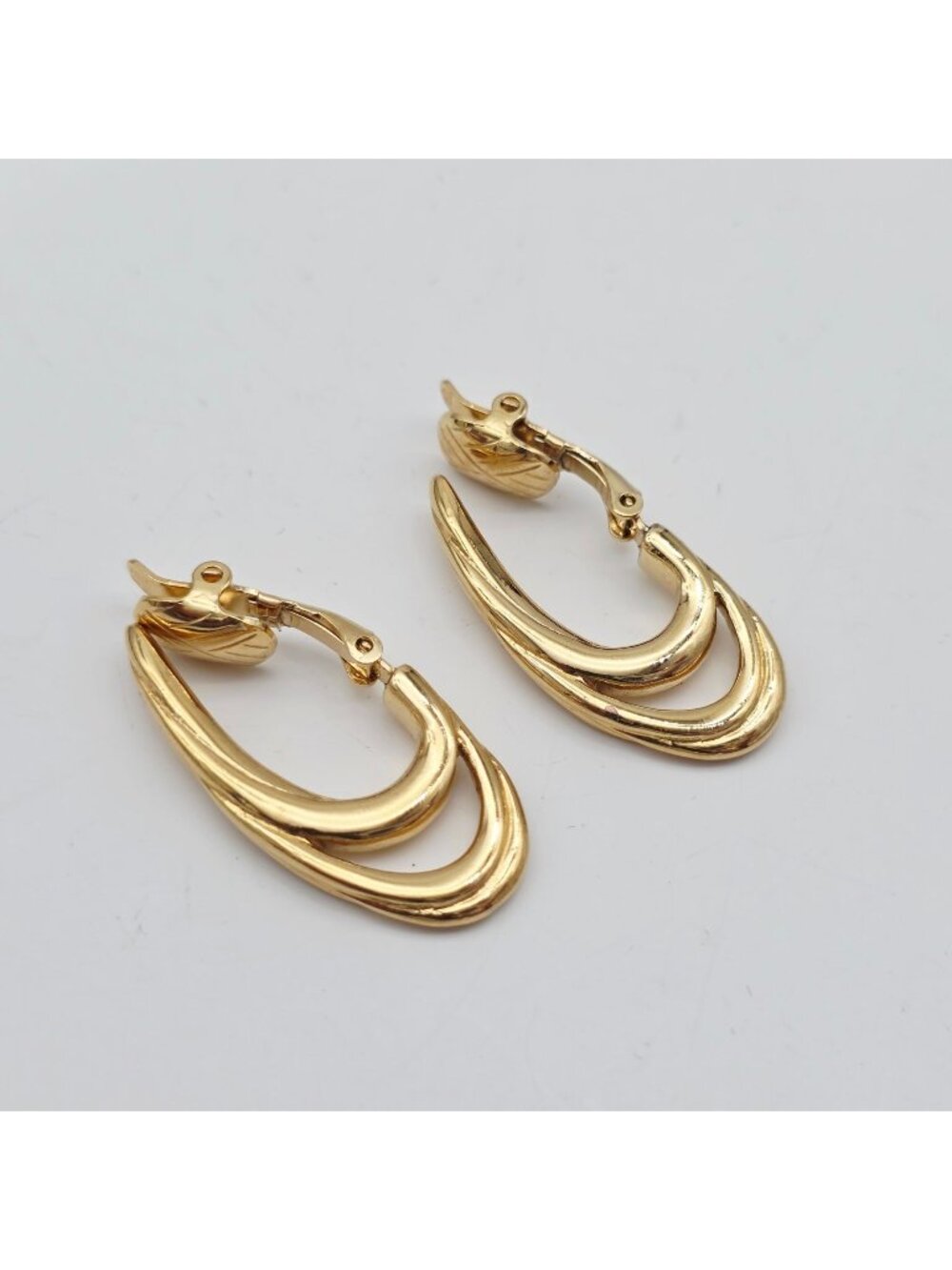 Trifari Gold Tone Double Hoop Clip-On Earrings Vintage Jewelry 1.5"